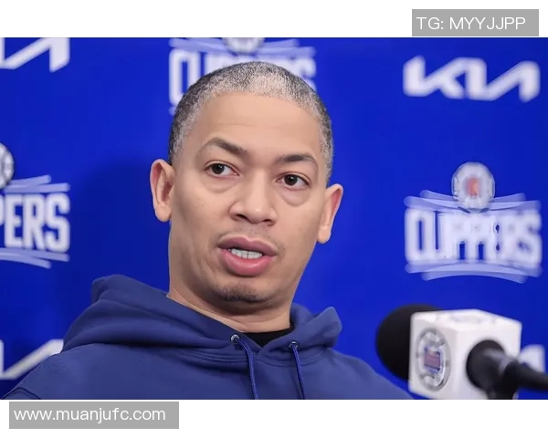 快船最美女球迷！球队5连败+西部倒数第二 她仍接连观战俊美照